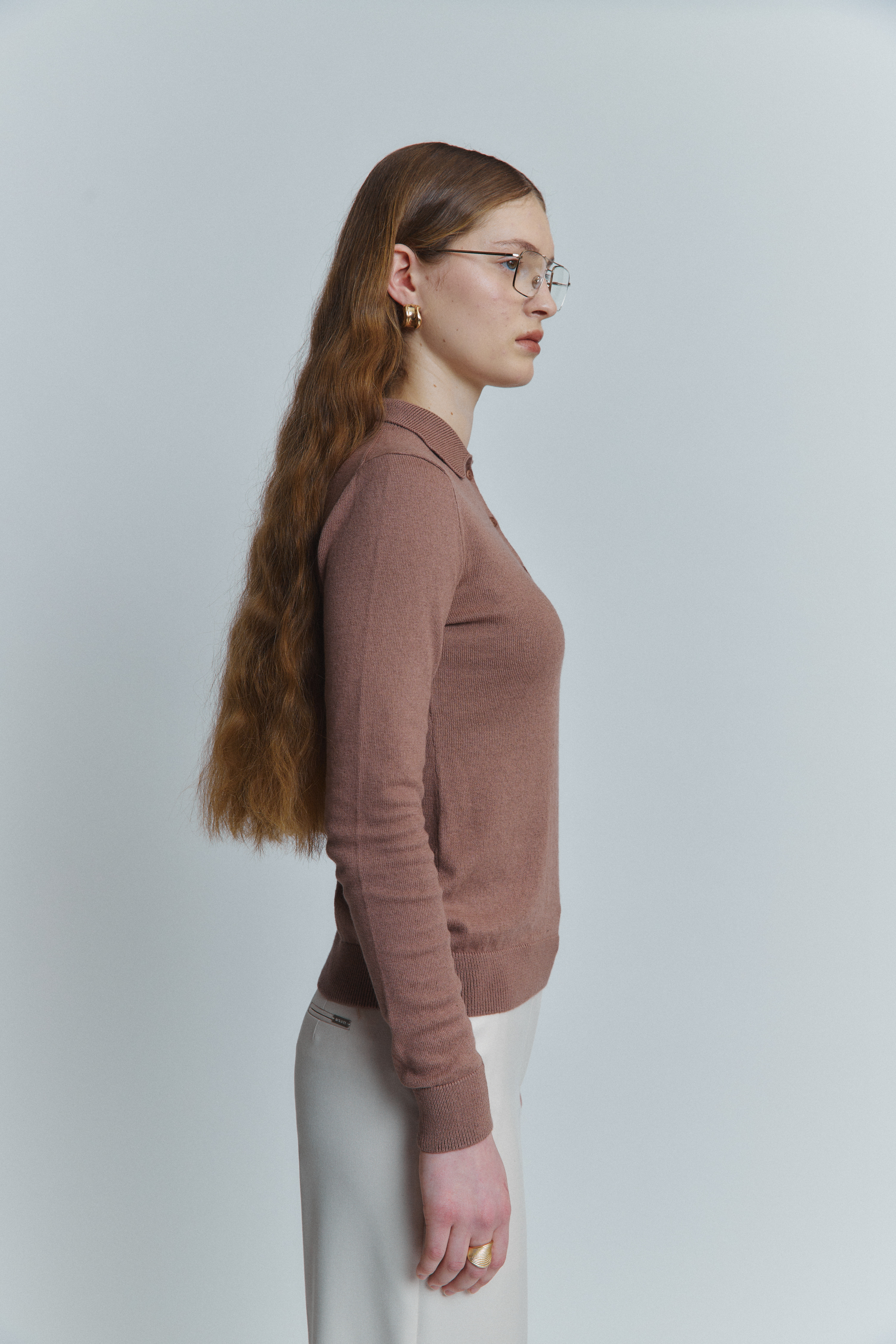 Жіноче поло какао — вигляд збоку