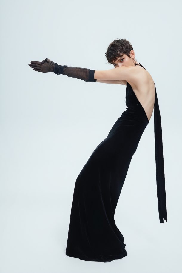 исокі чорні рукавички – боковий ракурс