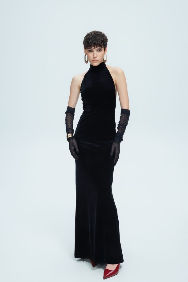 Сукня максі з відкритою спиною — силуетний вид спереду в повний зріст