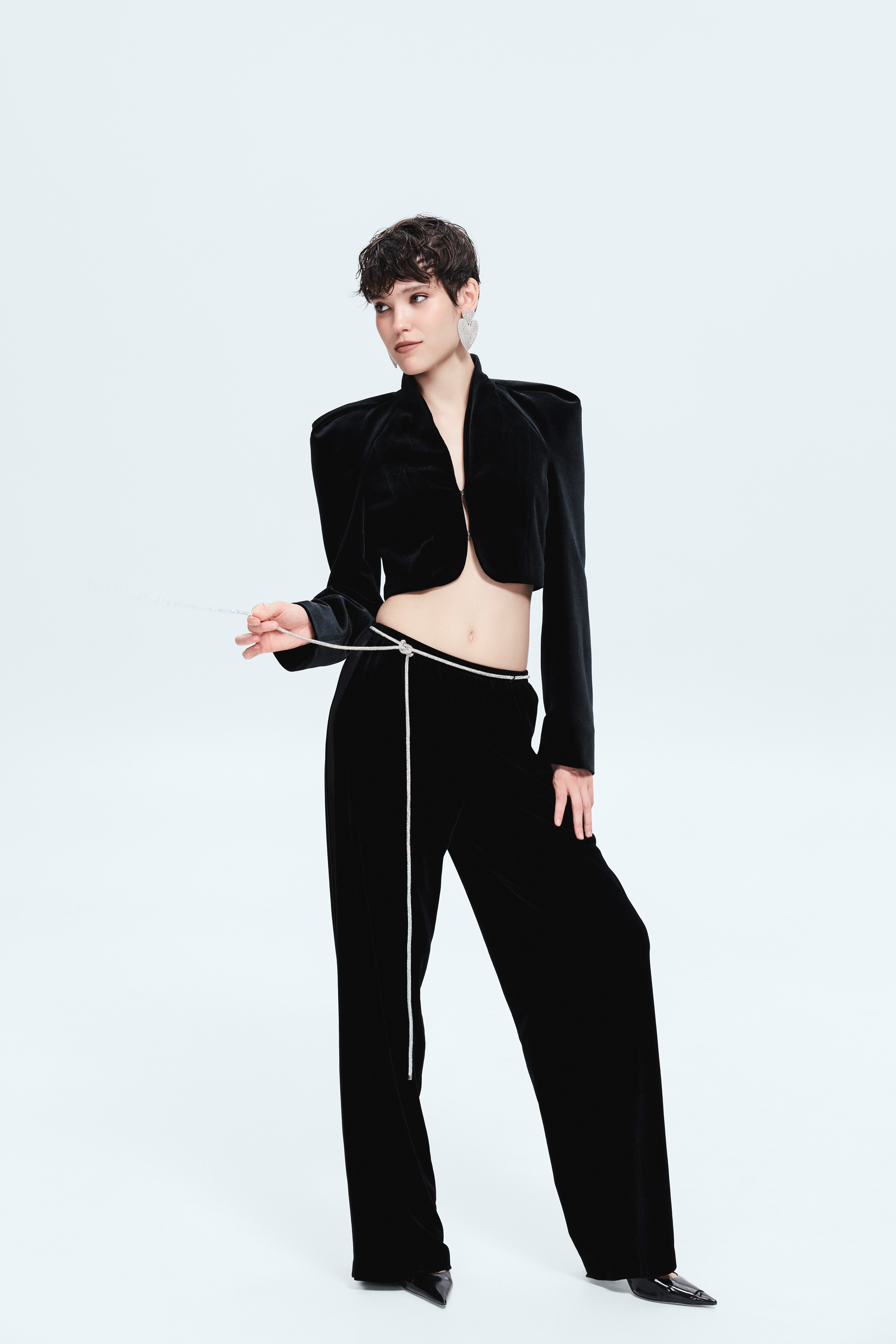 Стразовий пояс-шнур – на моделі, повний образ збоку